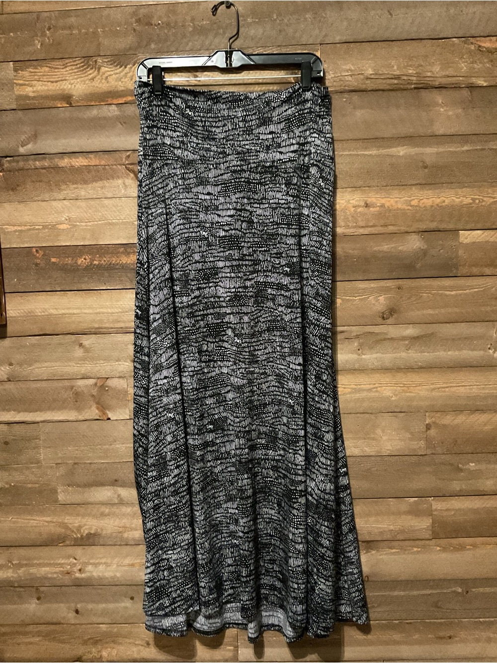 Lularoe Maxi Skirt Black And White Pull On Style Slinky Feel Women’s Size Large